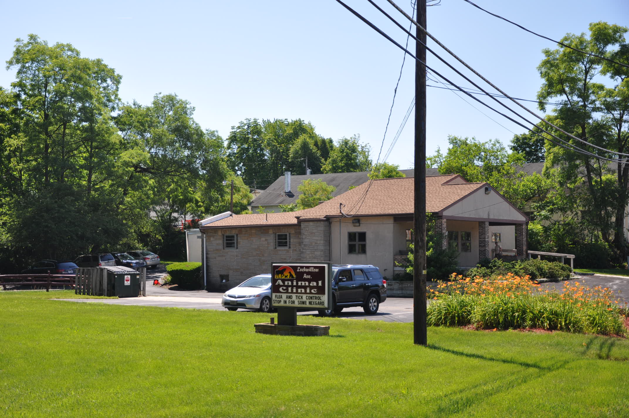 Outside Lockwillow Avenue Animal Clinic