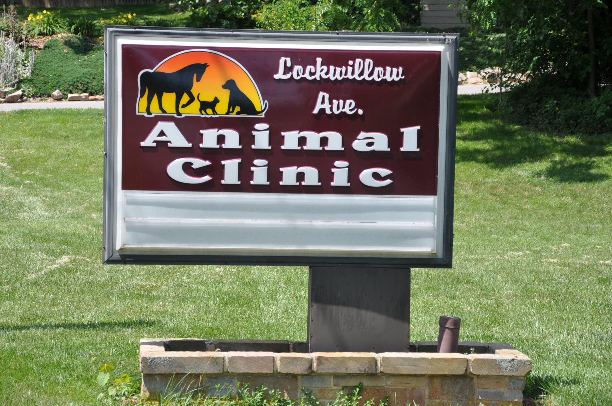 Lockwillow Avenue Animal Clinic Reader Board