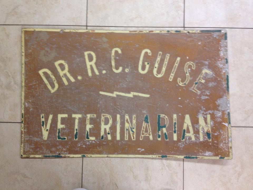 Original Lockwillow Avenue Animal Clinic sign